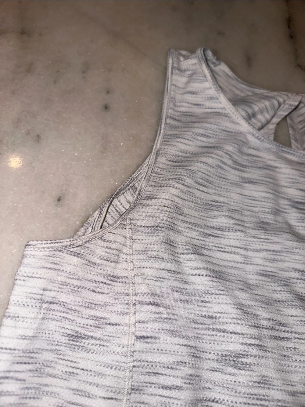 lululemon athletica lightweight sleeveless